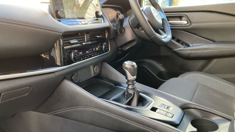 Nissan Qashqai 1.3 DiG-T MH N-Connecta 5dr Petrol Hatchback